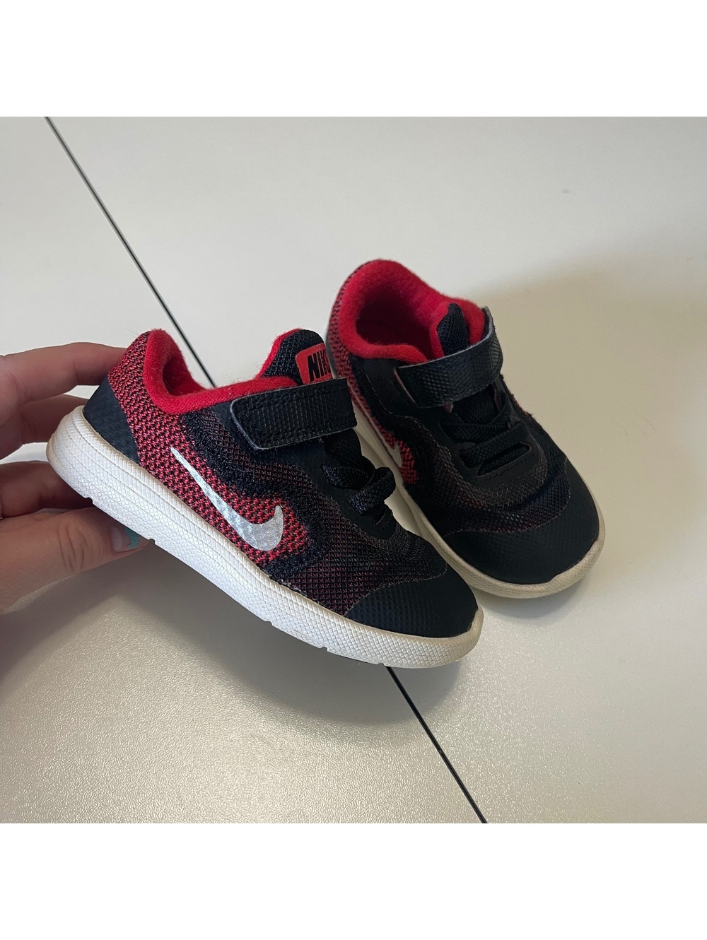 Nike Toddler Boy's Size 6 Red & Black Shoes